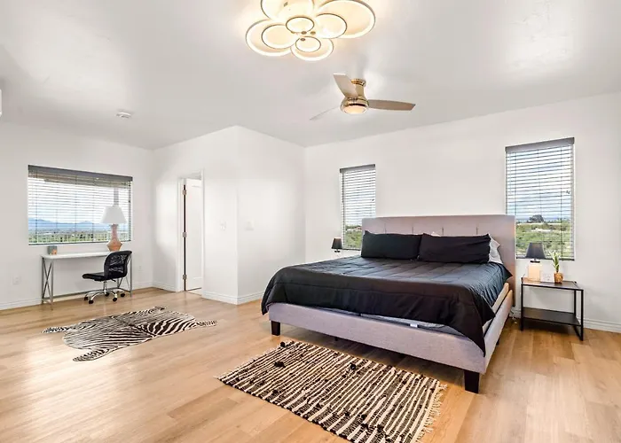 Hill - Scenic W Panoramic Views & Pool Holiday home Tucson