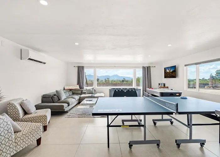 Hill - Scenic W Panoramic Views & Pool Holiday home