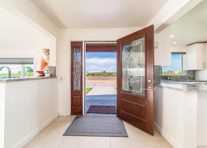 Hill - Scenic W Panoramic Views & Pool Holiday home *