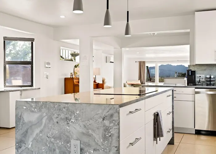 Hill - Scenic W Panoramic Views & Pool Holiday home Tucson